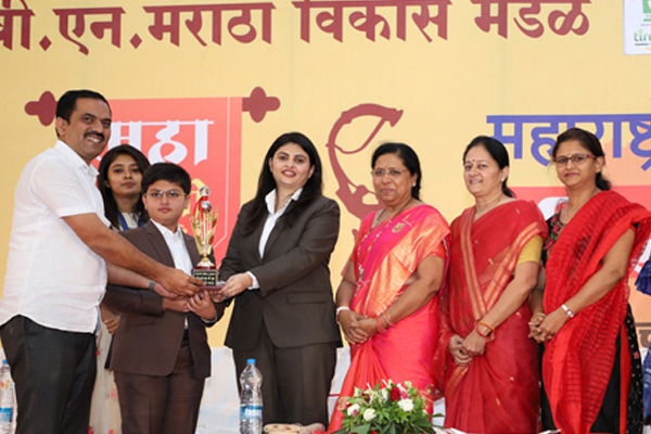 Mrs. Archana Suresh Kute (MD-The Kute Group) received ” Yashaswi Mahila Award 2018 “
