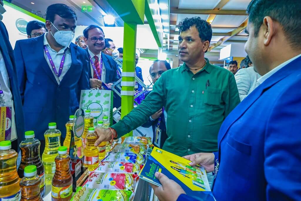 Shri Kailash Choudhary (UMOS – Agriculture & Farmers Welfare) visited The Kute Group stall