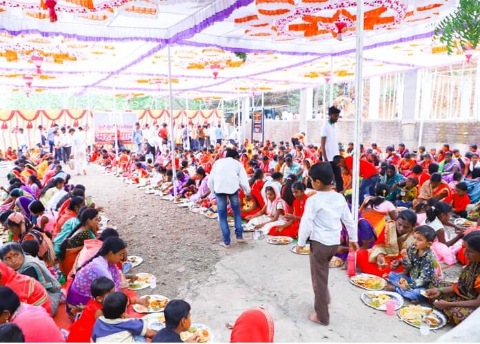 Food arrangement for devotees