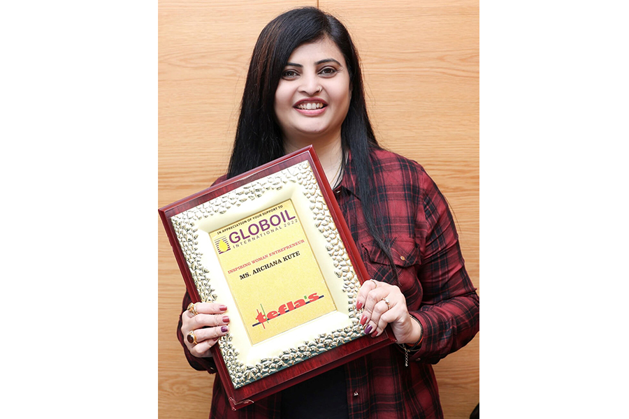 Archana Suresh Kute (MD-The Kute Group) received Inspiring Woman Entrepreneur Award